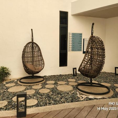 Seaview Luxury Suites At The Shore Кота Кинабалу Екстериор снимка
